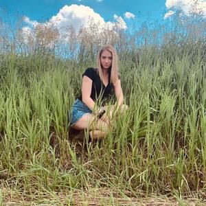 Meet your Posher, Clarissa